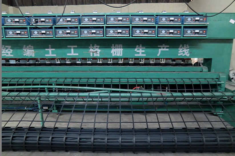 广西鼎昌经编土工格栅产品设备